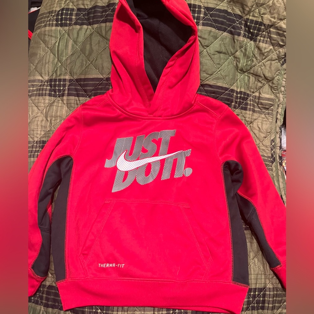 Boy’s Nike Therma-fit sweatshirt size 6